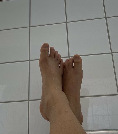 simplykimsfeet nudes model image
