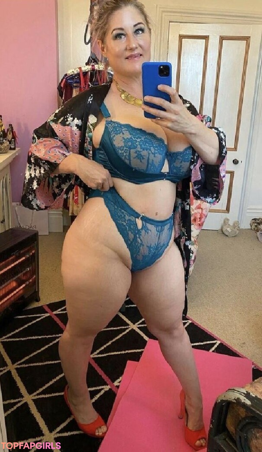 MeganFortyFit erotic pornstar images