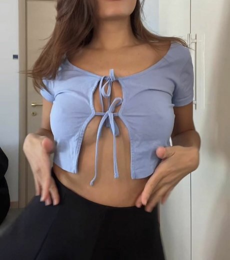 Ambracherry model sexy photo