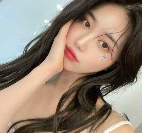 Lee Hayun top profile image