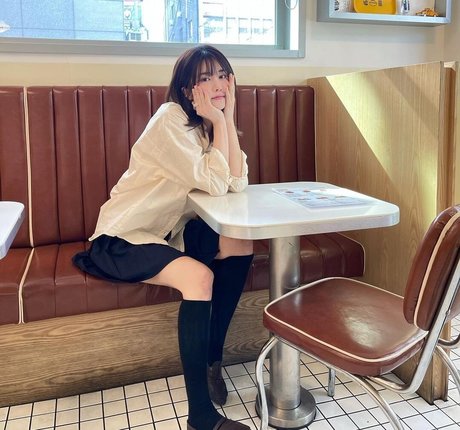 Lee Hayun nude model image