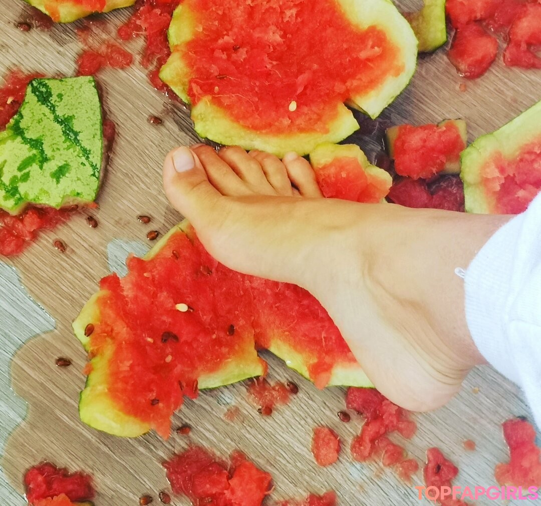 sweetfeetnz model sexy pic