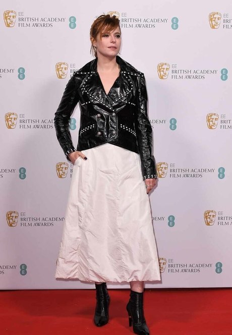 Jessie Buckley art actress picture