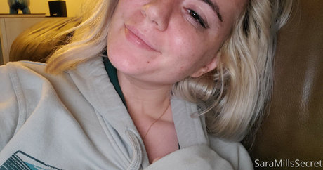 Sara Mills sexy star pics