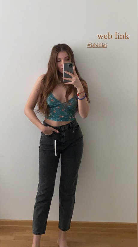 Ilayda Akdogan model erotic picture