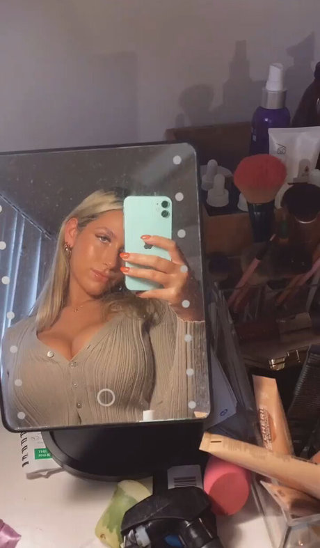 Ariel D nudes actress img