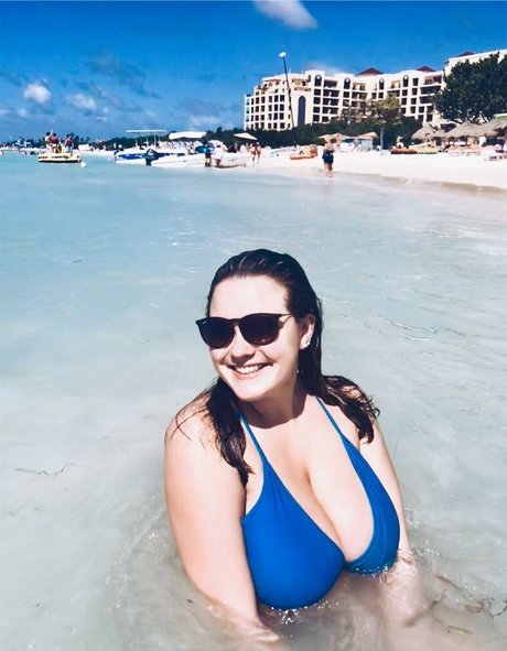 Olivia H naked model images