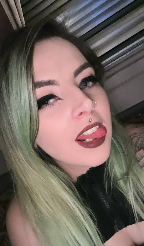 Spitwicked star pretty pic