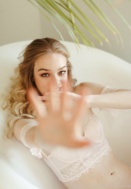 lizzysweetsofficial pornographic actress archive