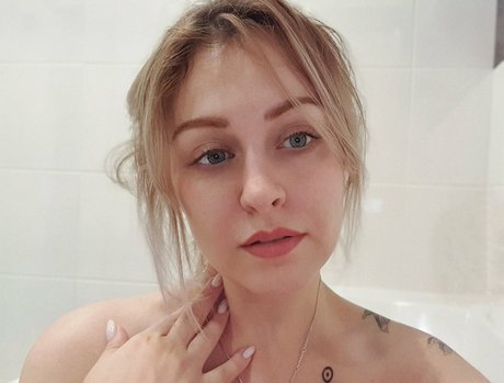 gay kissing onlyfans hot pics