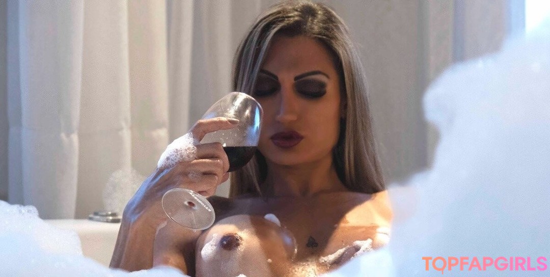 Melissa Close star hot image