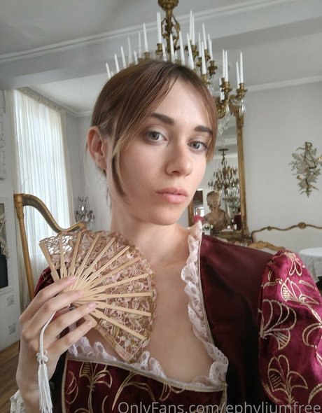 ephyliumfree star nude pic