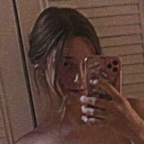 Docile Moth pornstar sexy images