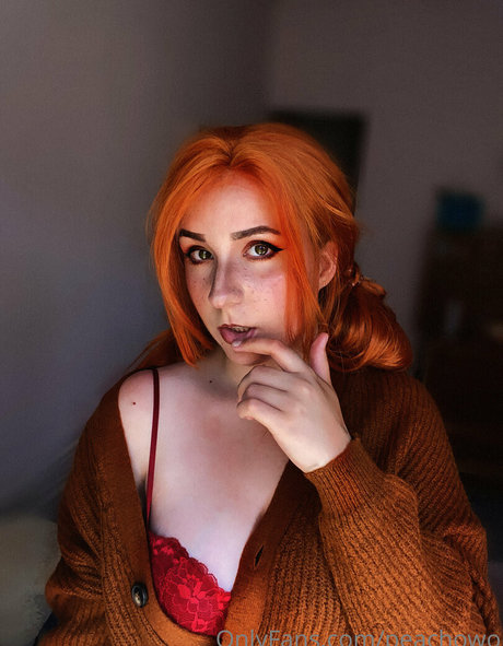 peachowo high quality model images