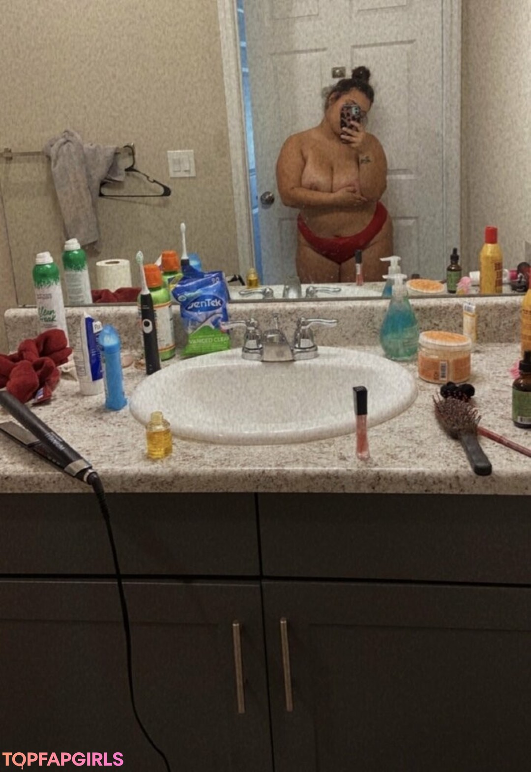Grxceuncensored model top picture