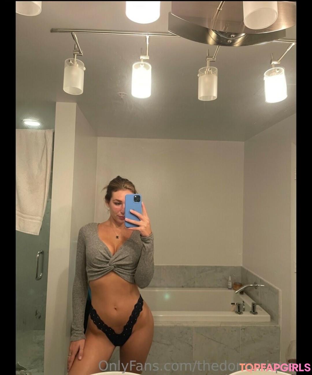 The Domunique art actress pic
