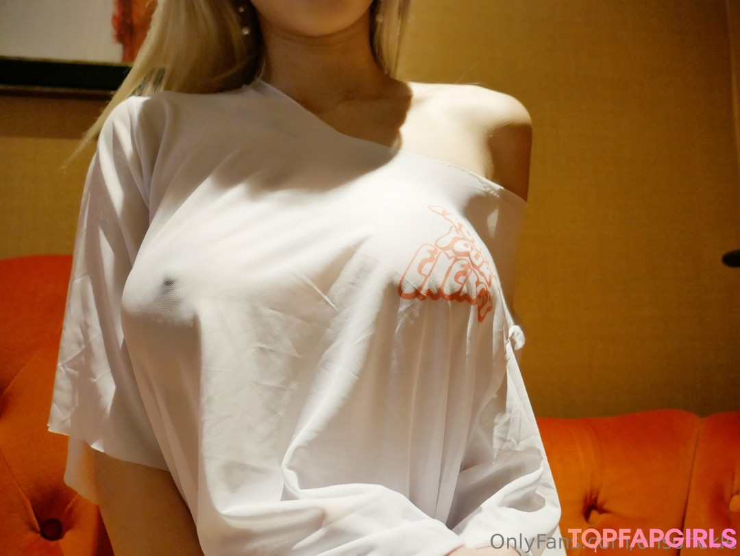 Tammy Tay naked pornstar pic