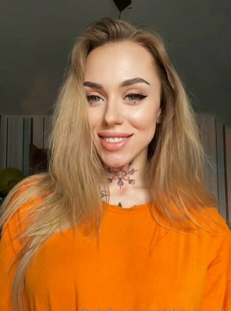 clothed onlyfans hd pic