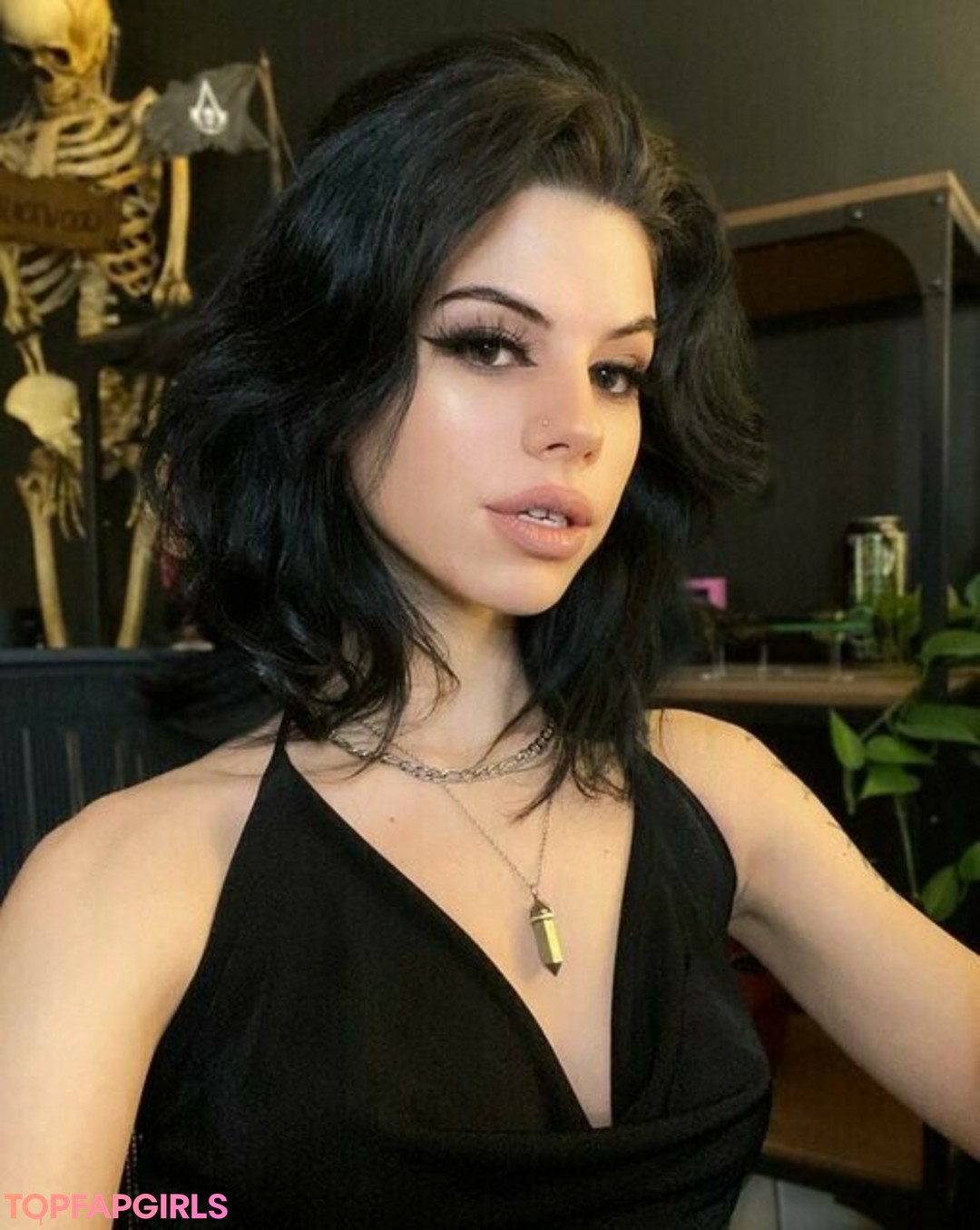 ellathrasher naked model pics