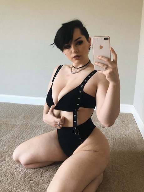 Beebinch_ top model pictures