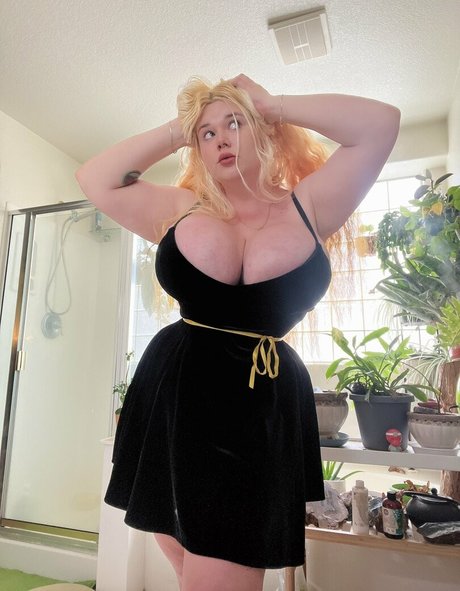 Penny Underbust star nude photo