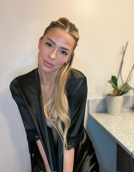 redhead slut onlyfans sexy nude photos