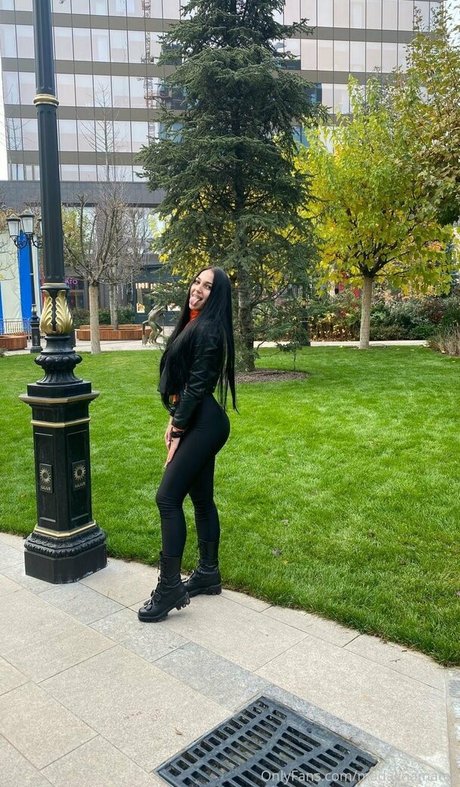 Madalina Mates model hd pics