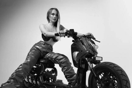 theellenalexander model top picture