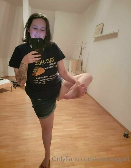 spacepiglet star pornographic photos