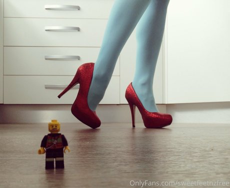 sweetfeetnzfree star naked photos