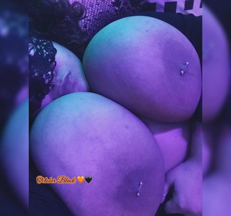 octoberblack23 sex model photo