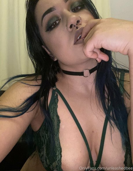 unleashedbee pornstar erotic picture