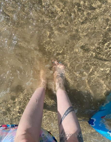 violetcosmos model top photo