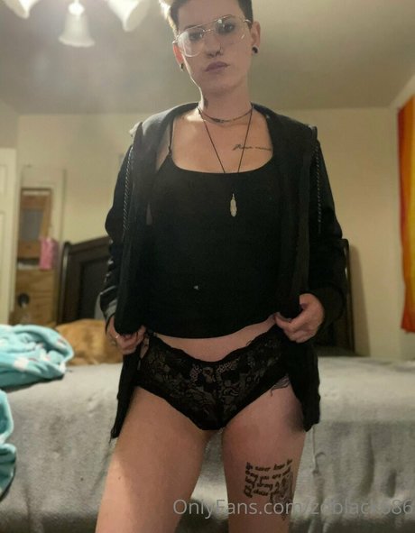 zoblack686 pornographic model img