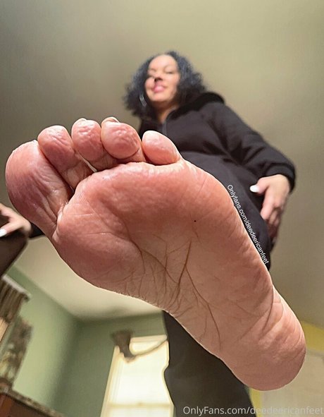 deedeericanfeet xxx pornstar pic