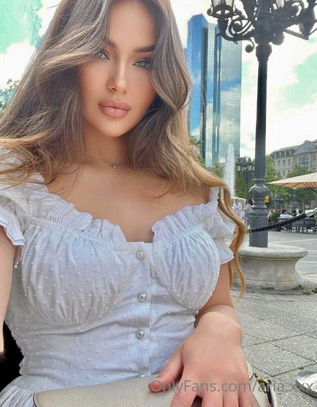 aria xxx hot actress galleries