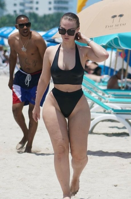 Bianca Elouise erotic model image