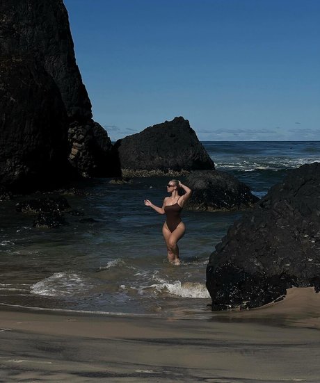 Bianca Elouise sexy actress pictures