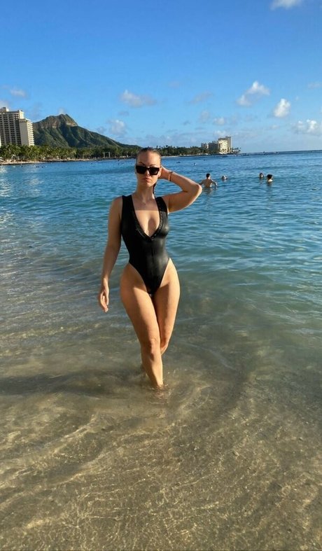 Bianca Elouise model nude picture