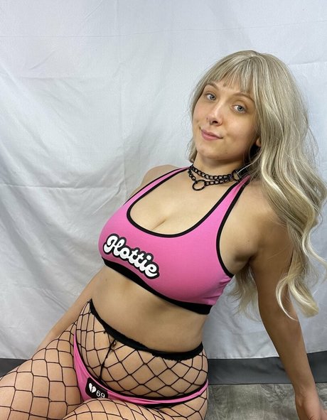 thickibellafree model beautiful pictures