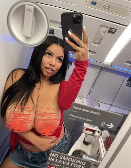 spoiledlayla2 erotic model photo