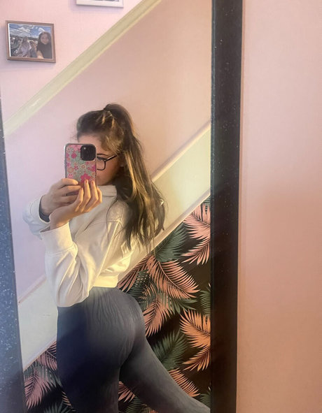 bellapixi erotic actress picture