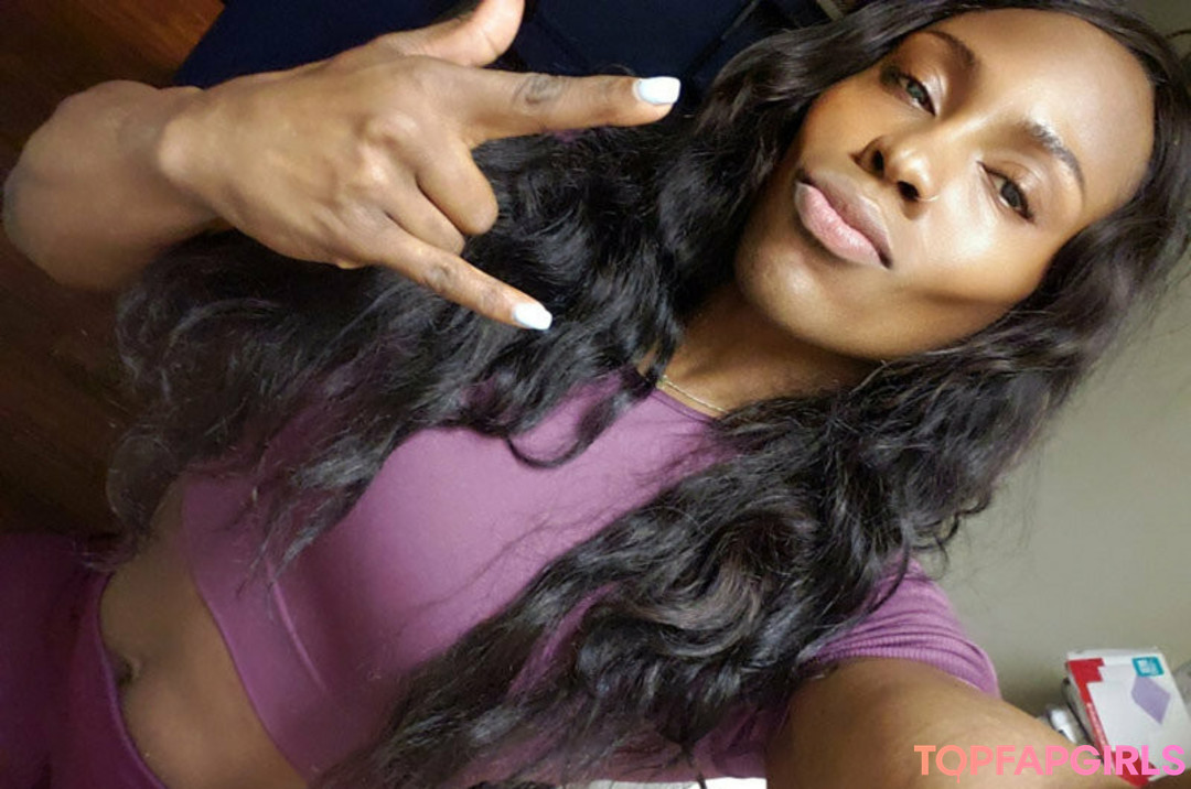 mistresstreasure model nude picture