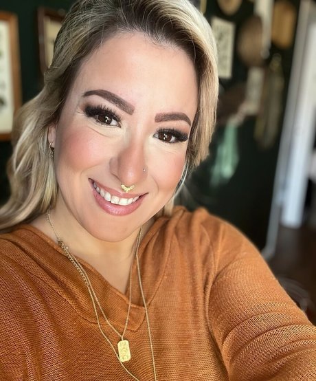 Goddessluna106 sex model photo