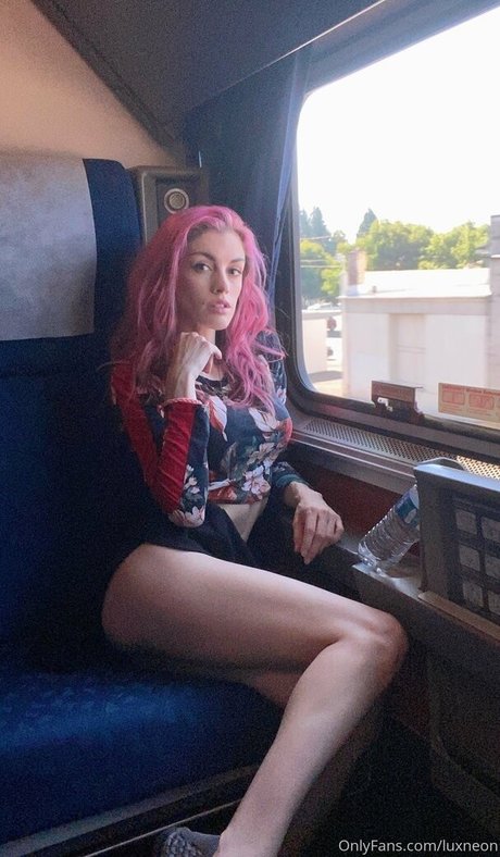 Luxneon profile image