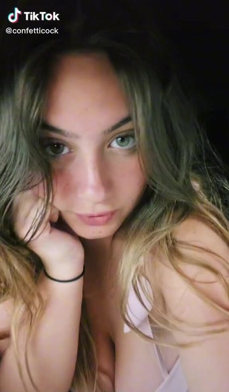 Vangie nude pornstar pictures