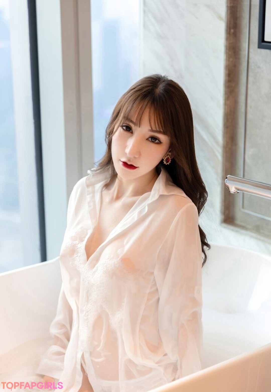 Zhou Yuxi model top picture
