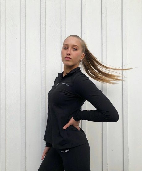 Juliette Bossu model photo