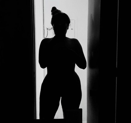 Miabellydancerofficial pornstar nice pic