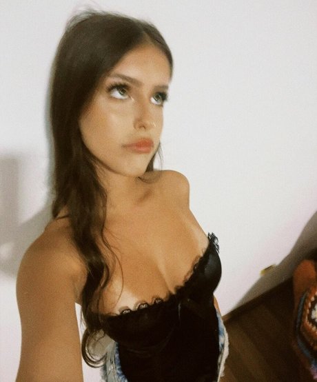 izaalmeidaa__ pornstar adult photos